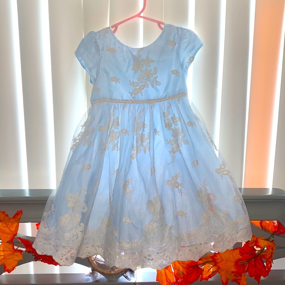 Pippa & Julie ice Blue & white lace dress